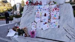 Folytatódik Ferenc pápa kórházi kezelése