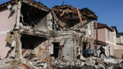 இரஷ்யாவின் தாக்குதலால் உக்ரைனில் சிதிலமடைந்த கட்டிடங்கள் 