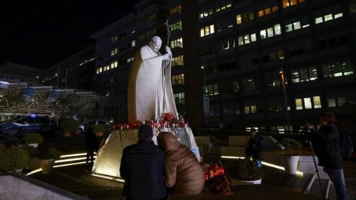 Papa Hospitalini Gemelli,vigezo na vipimo vya damu ni imara.Tiba inaendelea