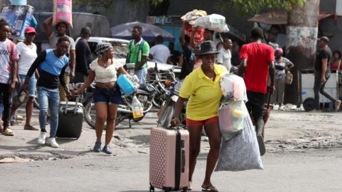Papa: população do Haiti sempre mais desesperada; sejam libertados os reféns