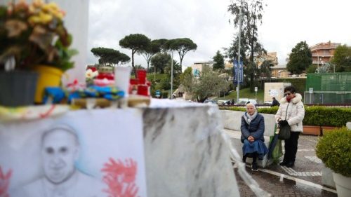 Tovább javul Ferenc pápa állapota, a mellkasi röntgen is ezt erősíti meg