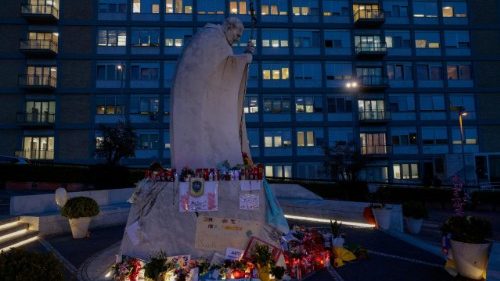 Papa anaimarika na anazidi kutumia oksijeni yenye mtiririko wa juu kidogo