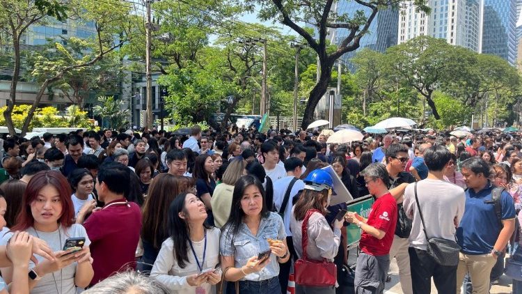 Scene di panico per le strade di Bangkok