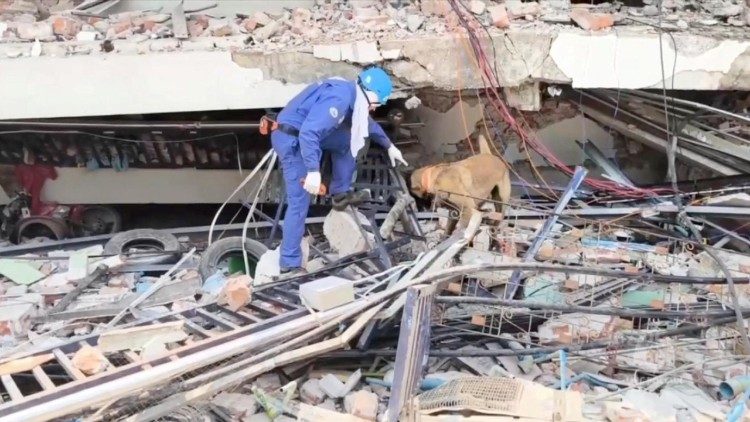 Palazzo crollato in Myanmar