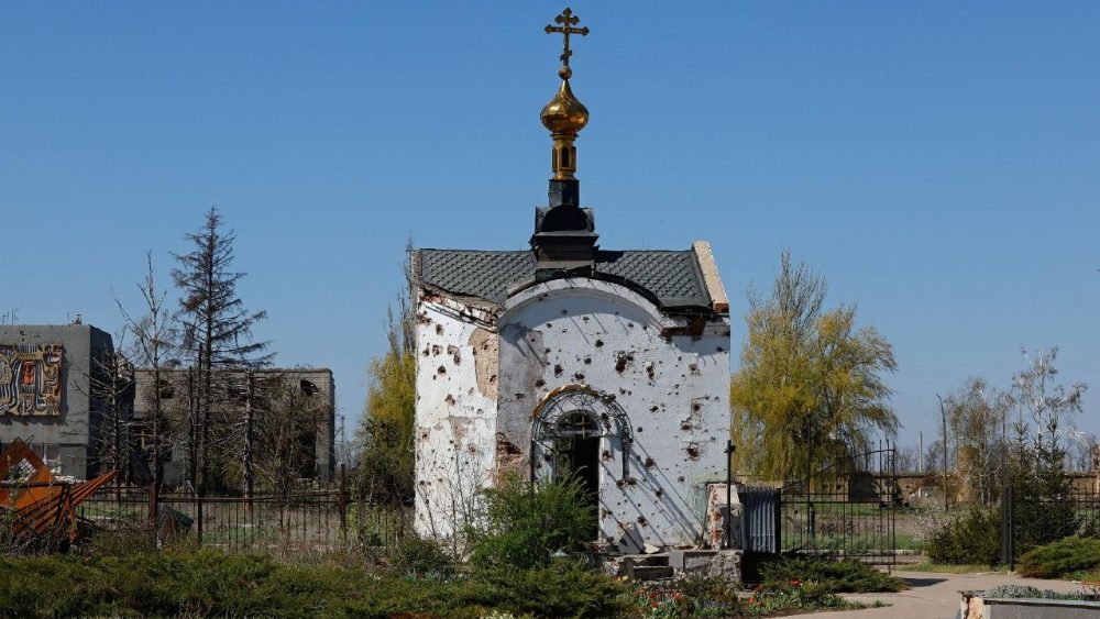 Vista da capela da Igreja de Santa Maria Madalena, danificada durante o conflito entre Rússia e Ucrânia em Avdiivka (Avdeyevka), na região de Donetsk, área da Ucrânia controlada pela Rússia, em 19 de abril de 2025. REUTERS/Alexander Ermochenko