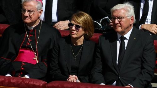 Steinmeier nahm mit seiner Ehefrau am Requiem teil