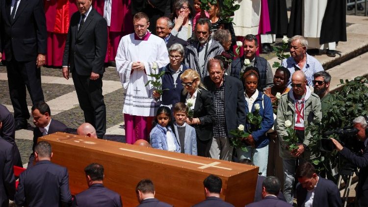 Huruma ya Mungu inabubujika kutoka katika Fumbo la Pasaka