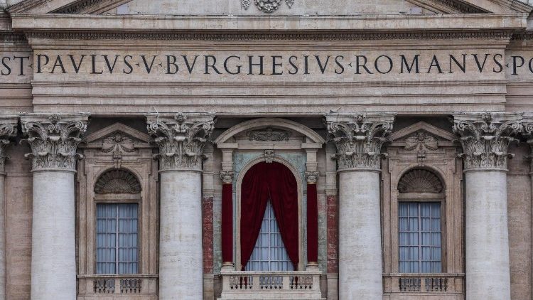 புதிய திருத்தந்தை முதன்முதலில் தோன்றி ஆசீர் வழங்கும் இடம் 