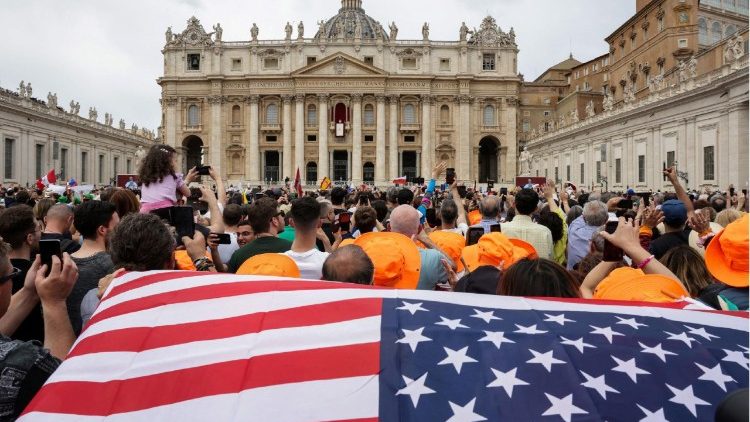 Baba Mtakatifu Leo XIV ameanza utume wake kama Askofu mkuu wa Jimbo kuu la Roma kwa kusali Ibada ya Misa Takatifu kwenye Makaburi ya watangulizi wake, yaliyoko nchini ya Kanisa kuu la Mtakatifu Petro mjini Vatican. 