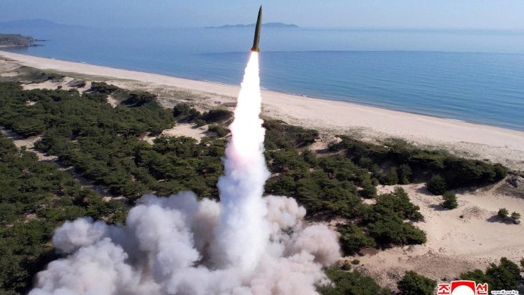 Lanzamiento de un misil en Corea. (REUTERS)