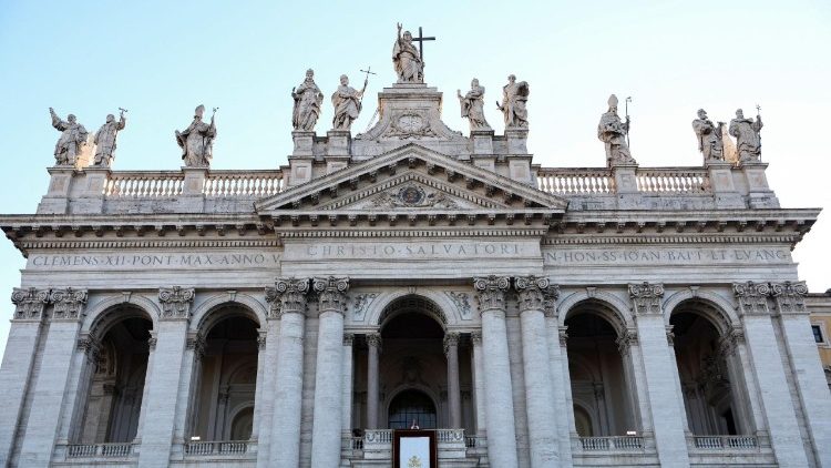 Pope Leo takes possession of Rome's Basilica of St. John Lateran