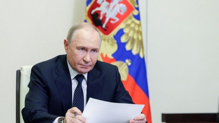 Il presidente russo Vladimir Putin, che ieri ha avuto un colloquio telefonico con Papa Leone XIV