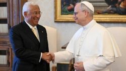 യുറോപ്യൻ സമിതിയുടെ അദ്ധ്യക്ഷൻ അന്തോണിയൊ കോസ്തയും ലിയൊ പതിനാലാമൻ പാപ്പായും 06/06/25, വത്തിക്കാൻ