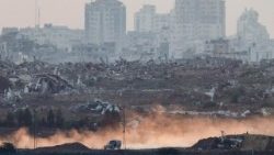 Le macerie di Gaza viste dal confine israeliano