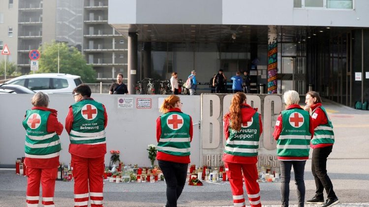 Operaciones de rescate en la escuela de Graz