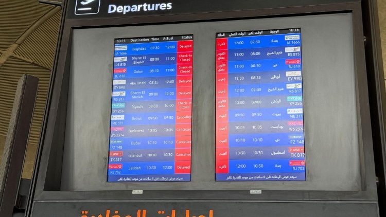 Voli cancellati per la chiusura dello spazio aereo all'aeroporto internazionale di Amman, in Giordania