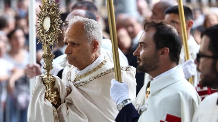 Papa Leone XIV in processione nella Solennità del Corpus Domini