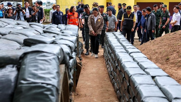 Auf Visite: Die thailändische Premierministerin Paetongtarn Shinawatra besucht die Grenze