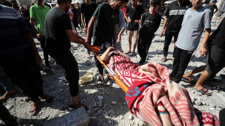 Attacco israeliano in un mercato di Gaza: oltre 70 le vittime odierne