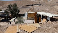 Палесцінцы разбіраюць свае дамы перад уцёкамі з прычыны ўзмацнення насілля з боку ізраільскіх перасяленцаў