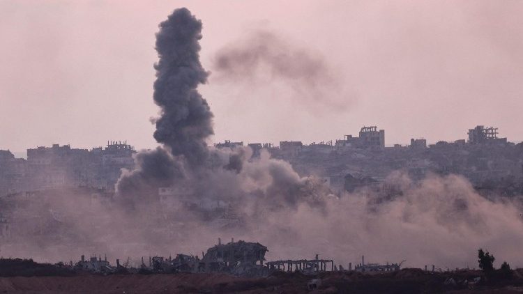 Stupovi dima u Gazi nakon izraelskog napada