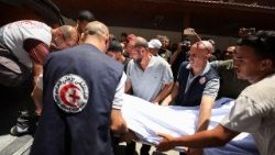 Смърт и разрушения след израелска ракетна атака срещу католическата енория в Газа