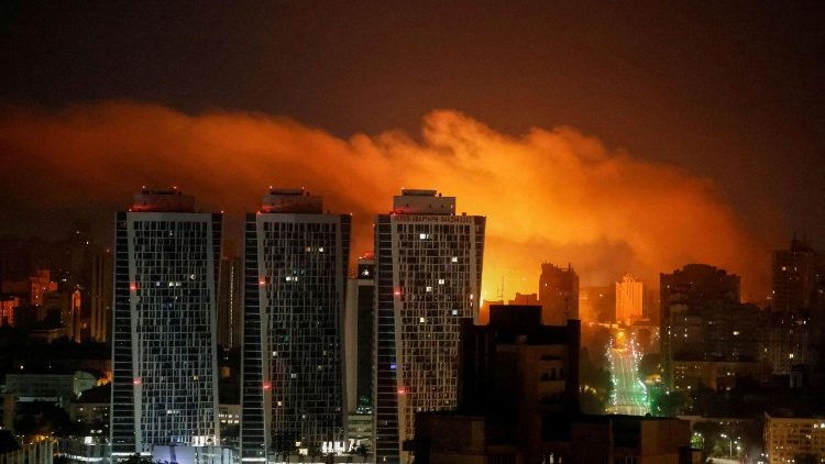 Le conseguenze dell'attacco russo nell'area di Kyiv