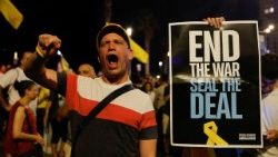 Cortei a Tel Aviv per chiedere al governo di accettare un accordo di tregua con Hamas per il rilascio degli ostaggi israeliani