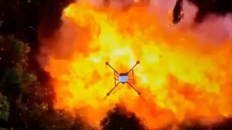 തായ്ലൻറ് കംബോഡിയ അതിർത്തി സംഘർഷം- ഡ്രോൺ ആക്രമണത്തിൻറെ ഒരു ദൃശ്യം