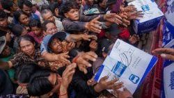 थायलैंड और कम्बोडिया संघर्ष के बीच पेयजल की लड़ाई, तस्वीरः  26.07.2025