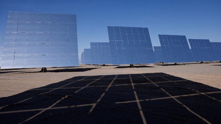 डुनहुआंग फोटोवोल्टिक औद्योगिक पार्क का मीडिया दौरा 