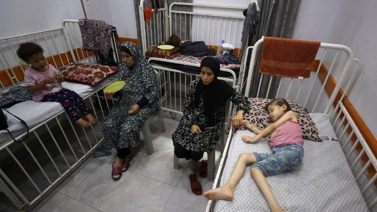 गाज़ा सिटी में बच्चे कुपोषण से पीड़ित, तस्वीरः 01.08.2025