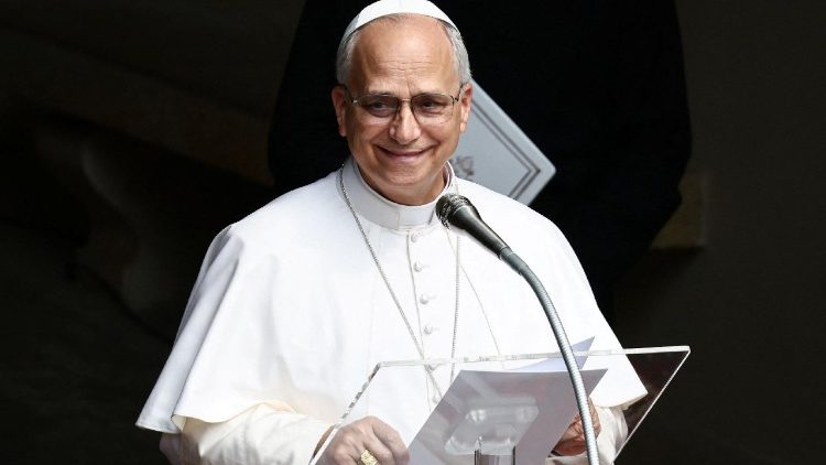 Papa León XIV en el ángelus en Castel Gandolfo