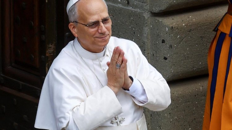 Papa Leoni XIV gjatë lutjes së Engjëlit të Zotit në Castel Gandolfo, 17 gusht 2025