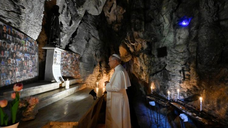 कृपा की माता मरियम के तीर्थस्थल का दौरा करते संत पापा लियो 14वें