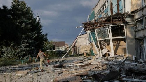 Un edificio danneggiato nella città di Kostiantynivka, nella regione del Donetsk