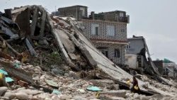 ஜம்மு -காஷ்மீர் பகுதியில் வெள்ளம் மற்றும் நிலச்சரிவால் சேதமடைந்துள்ள குடியிருப்புகள் 