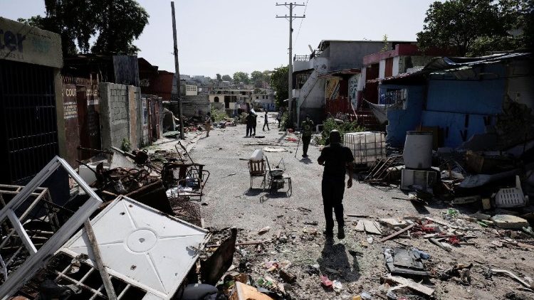 Haitianische Einwohner kehren in von Banden verlassene Stadtviertel in Port-au-Prince zurück
