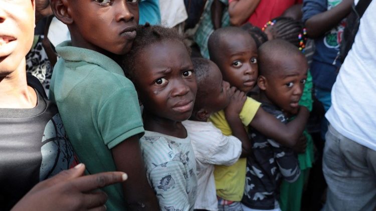 Djeca raseljena zbog sukoba kriminalnih skupina na Haitiju