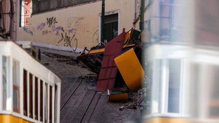 Гістарычны лісабонскі фунікулёр "Elevador da Glória" сышоў з рэек