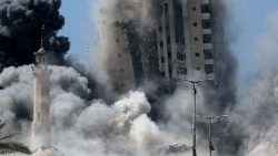 Israeli strike hits building in Gaza City