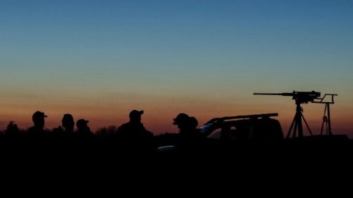 Soldati ucraini in servizio di monitoraggio contro i droni russi