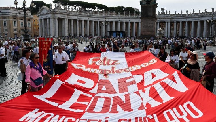 Вернікі віншуюць Папу на Плошчы Святога Пятра