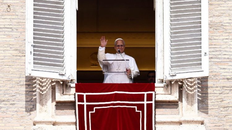 Леў XIV падчас "Анёл Панскі". Ілюстрацыйнае фота