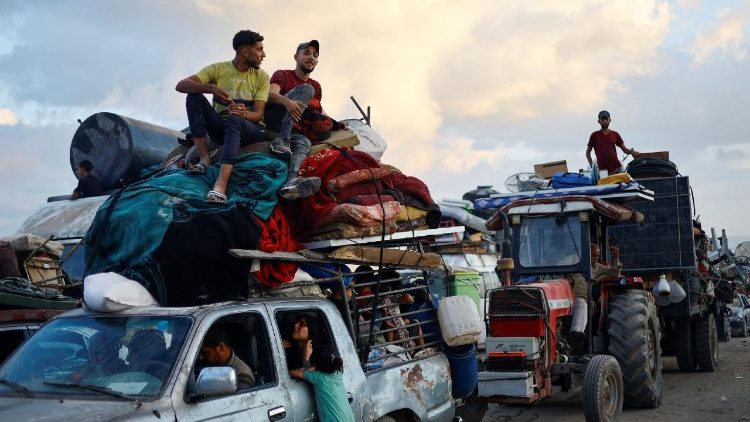 Displaced Palestinians, fleeing northern Gaza due to an Israeli military operation, move southward after Israeli forces ordered residents of Gaza City to evacuate to the south