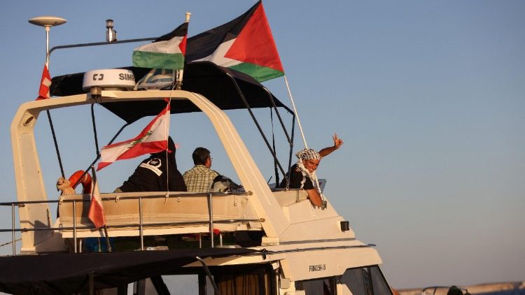 Imbarcazioni della Global Sumud Flotilla al largo dell'isola di Creta, in Grecia, dirette a Gaza