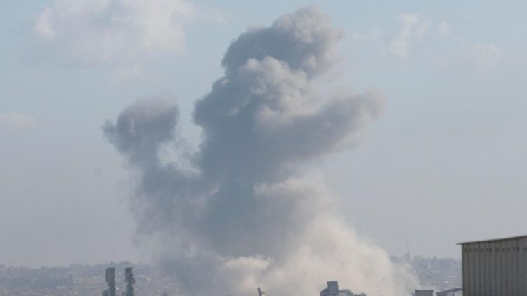 Rauchwolke in Gaza, wo Israels Militäreinsatz weiter läuft (Agentur-Foto)