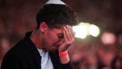 Un Israélien lors de la commémoration du 7-Octobre à Tel Aviv.