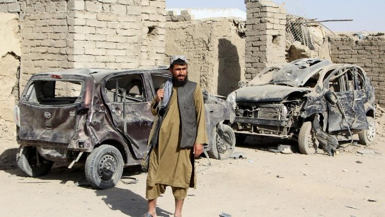 Ein Talibankämpfer während des Waffenstillstands zwischen Afghanistan und Pakistan