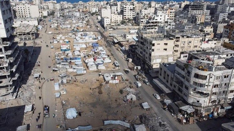 Barracas usadas por refugiados internos palestinos na cidade de Gaza.